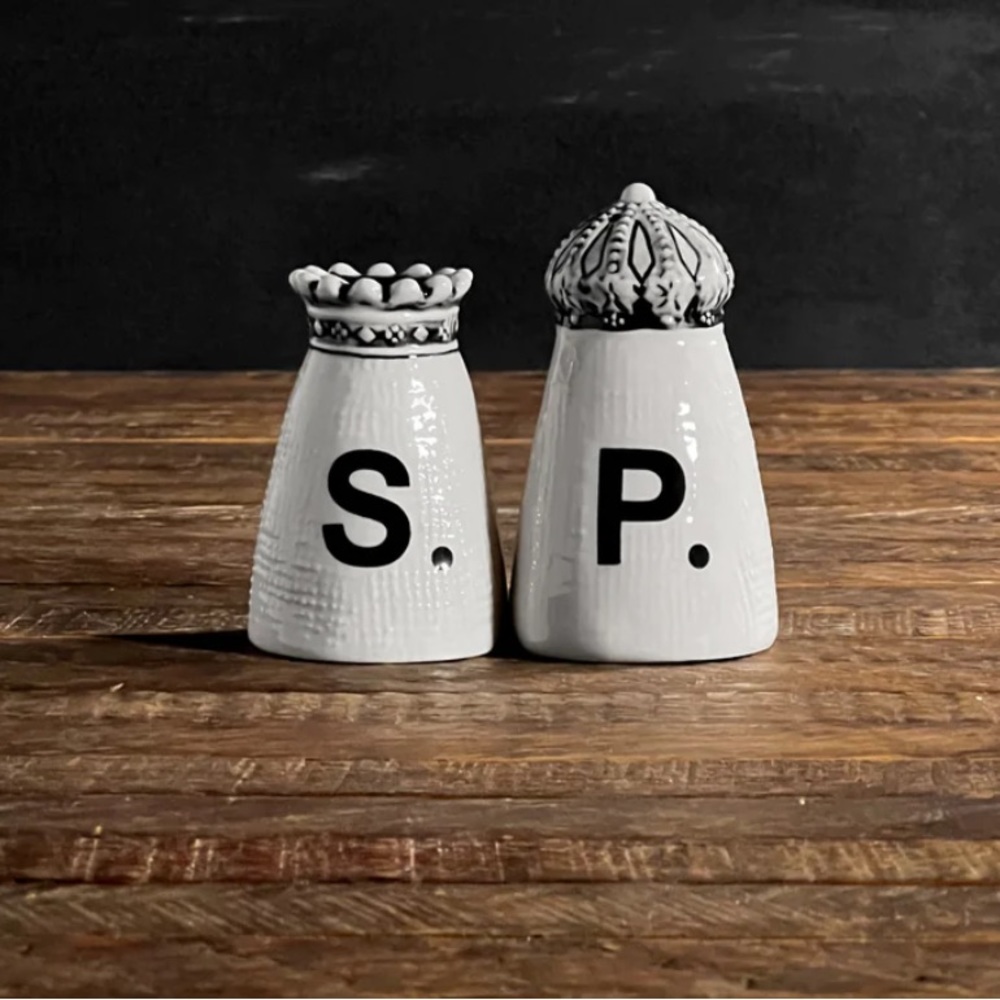 NIB RAE DUNN BOUTIQUE CROWN COLLECTION SALT AND PEPPER SHAKERS BLACK WHITE